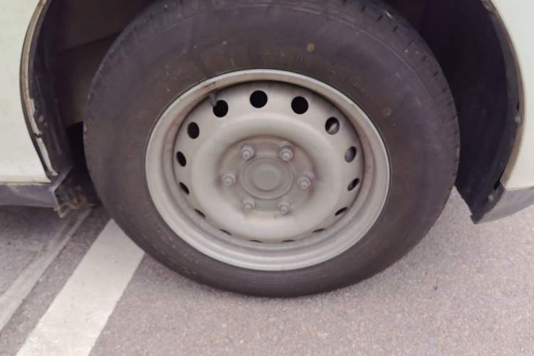 Used Ruichi EC75 2024 Pioneer Model I 50.38 kWh Right Front Wheel Hub