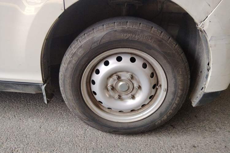 Used Ruichi EC75 2024 Pioneer Model I 50.38 kWh Right Front Wheel Hub