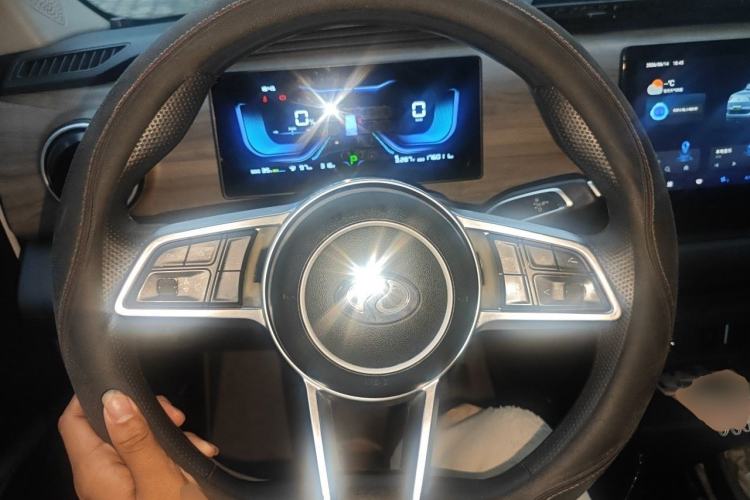 Used Ruichi EC75 2024 Beyond Edition I 50.38 kWh Steering Wheel