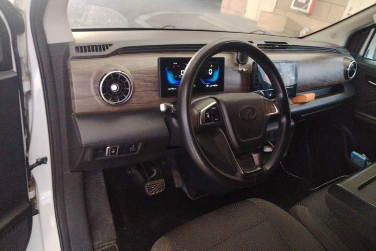 Used Ruichi EC75 2024 Pioneer Model I 50.38 kWh Steering Wheel