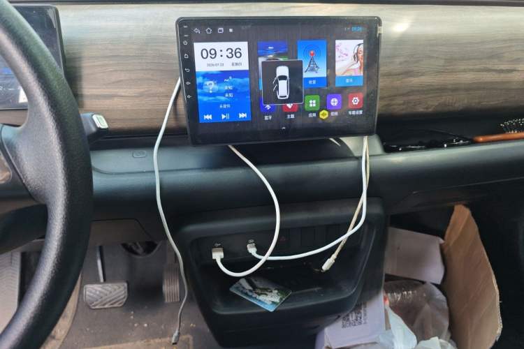 Used Ruichi EC75 2025 Model Passenger Vehicle Smart Driving Edition Pioneer I 41.5 kWh Audio And AC Panel