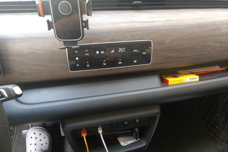 Used Ruichi EC75 2025 Model Passenger Vehicle Smart Driving Edition Pioneer I 41.5 kWh Audio And AC Panel