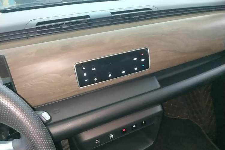 Used Ruichi EC75 2025 Intelligent Driving Ultra-Charging Version Pioneer II Type 50.1 kWh Audio And AC Panel