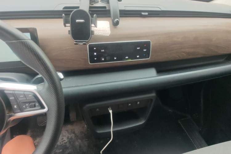 Used Ruichi EC75 2025 Intelligent Driving Ultra-Charging Version Pioneer II Type 50.1 kWh Audio And AC Panel