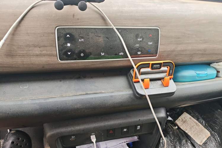 Used Ruichi EC75 2025 Model Passenger Vehicle Smart Driving Ultra-Charging Edition, Pioneer Type I, 52.16 kWh Audio And AC Panel