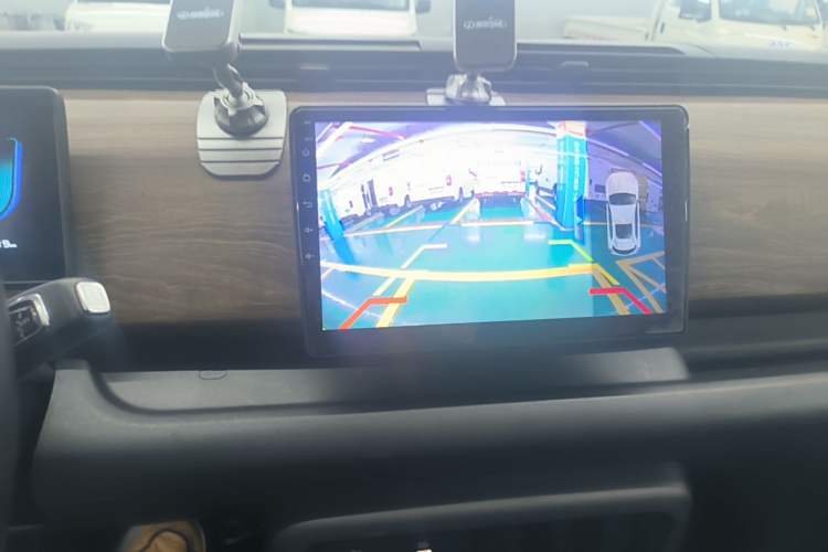 Used Ruichi EC75 2025 Model Passenger Vehicle Smart Driving Ultra-Charging Edition, Pioneer Type I, 52.16 kWh Audio And AC Panel