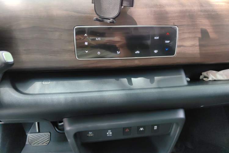 Used Ruichi EC75 2025 Model Passenger Vehicle Smart Driving Ultra-Charging Edition Superior I 52.16 kWh Audio And AC Panel