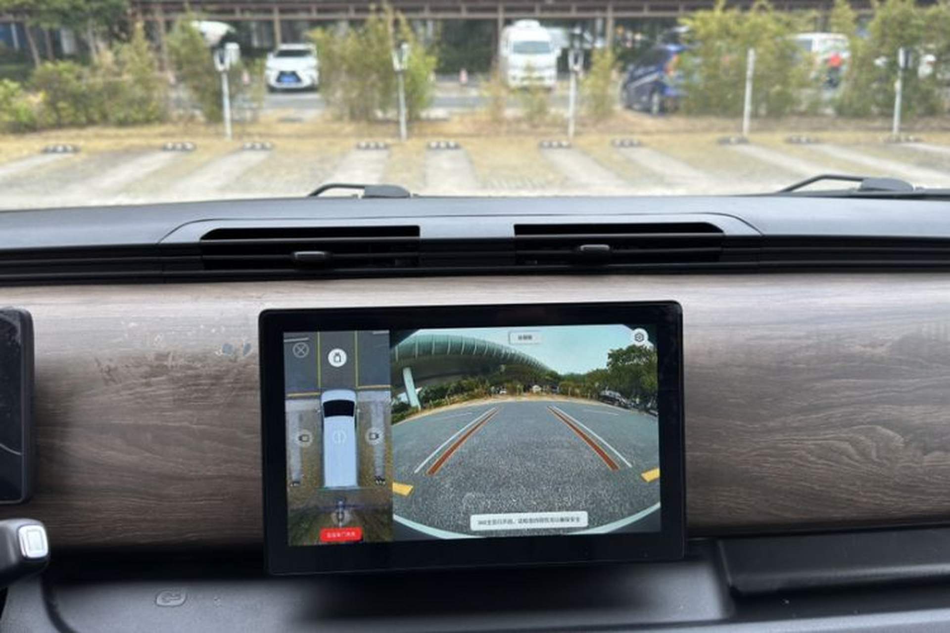 Used Ruichi EC75 2025 Model Passenger Vehicle Smart Driving Ultra-Charging Edition Superior I 52.16 kWh Audio And AC Panel