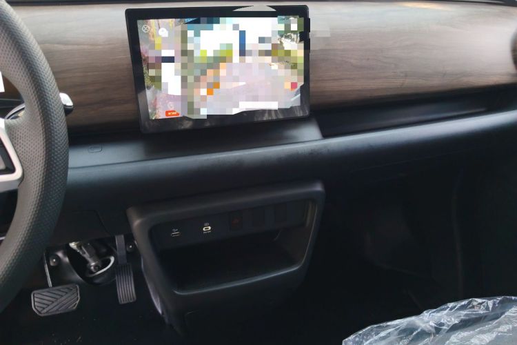 Used Ruichi EC75 2025 Model Freight Vehicle Smart Driving Ultra-Charging Edition Superior I 52.16 kWh Audio And AC Panel