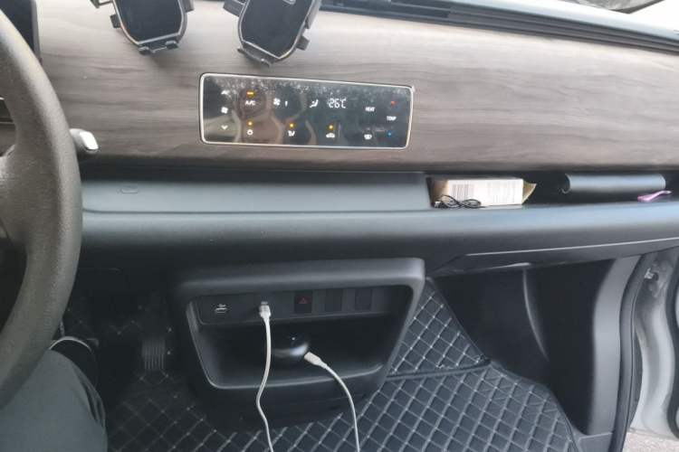 Used Ruichi EC75 2025 Ultra-Charging Version Pioneer II Type 50.1 kWh Audio And AC Panel