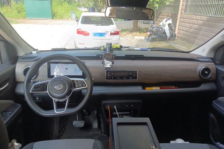 Used Ruichi EC75 2025 Model Passenger Vehicle Smart Driving Edition Pioneer I 41.5 kWh Center Console
