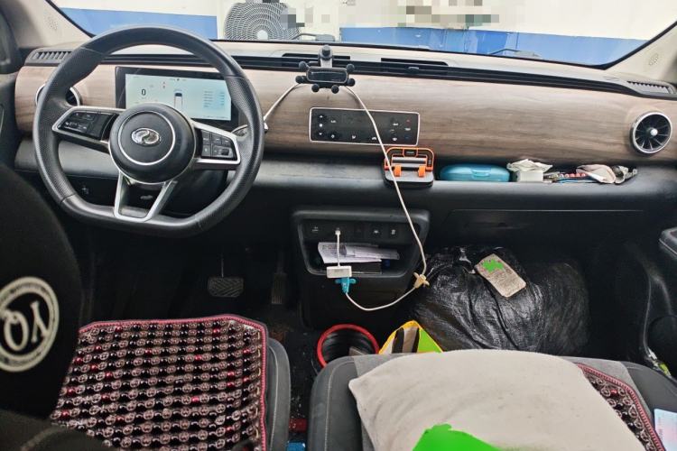 Used Ruichi EC75 2025 Model Passenger Vehicle Smart Driving Ultra-Charging Edition, Pioneer Type I, 52.16 kWh Center Console
