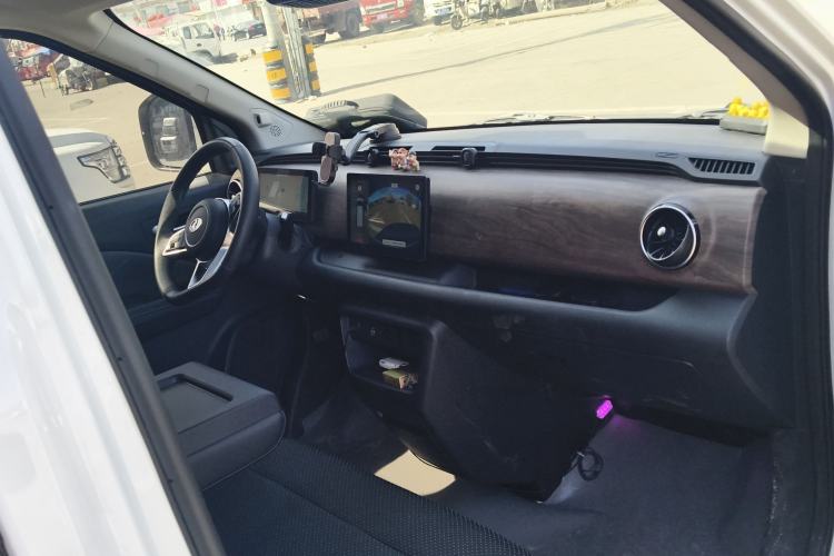 Used Ruichi EC75 2025 Smart Drive Ultra-Charging Version Beyond Edition II 50.1 kWh Center Console