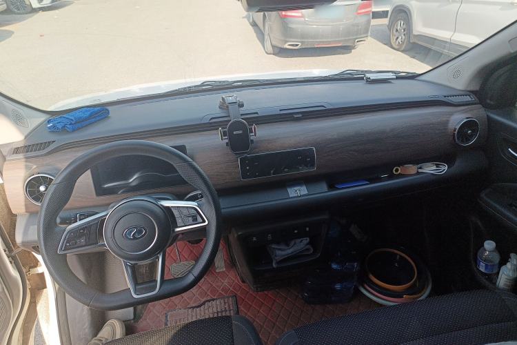 Used Ruichi EC75 2025 Intelligent Driving Ultra-Charging Version Pioneer II Type 50.1 kWh Center Console