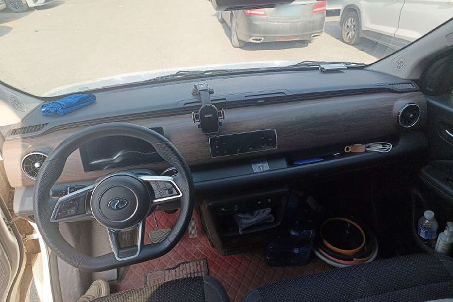 Used Ruichi EC75 2025 Intelligent Driving Ultra-Charging Version Pioneer II Type 50.1 kWh Center Console