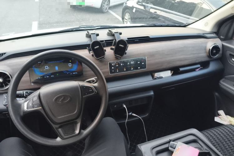 Used Ruichi EC75 2025 Ultra-Charging Version Pioneer II Type 50.1 kWh Center Console