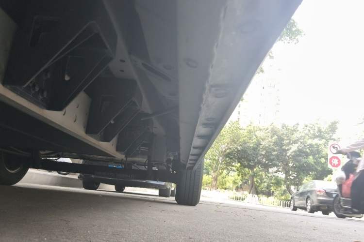 Used Ruichi EC75 2025 Model Passenger Vehicle Smart Driving Ultra-Charging Edition, Pioneer Type I, 52.16 kWh Chassis Front Left