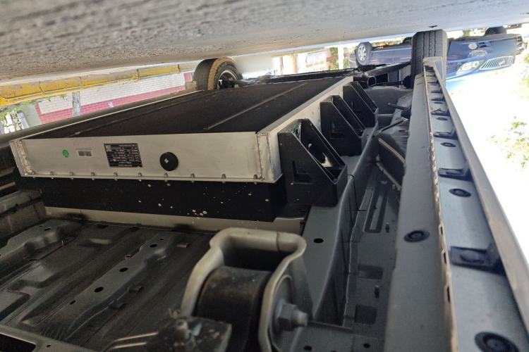 Used Ruichi EC75 2025 Model Passenger Vehicle Smart Driving Ultra-Charging Edition, Pioneer Type I, 52.16 kWh Chassis Rear Left