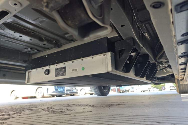 Used Ruichi EC75 2025 Model Passenger Vehicle Smart Driving Ultra-Charging Edition, Pioneer Type I, 52.16 kWh Chassis Rear Right