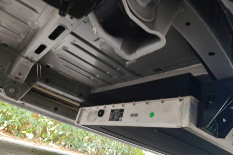 Used Ruichi EC75 2025 Model Freight Vehicle Smart Driving Ultra-Charging Edition Superior I 52.16 kWh Chassis Rear Right