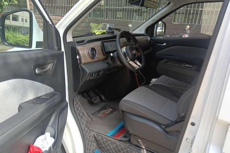 Used Ruichi EC75 2025 Model Passenger Vehicle Smart Driving Edition Pioneer I 41.5 kWh Driver Seat