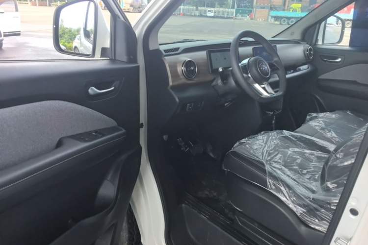 Used Ruichi EC75 2025 Model Freight Vehicle Smart Driving Ultra-Charging Edition Superior I 52.16 kWh Driver Seat
