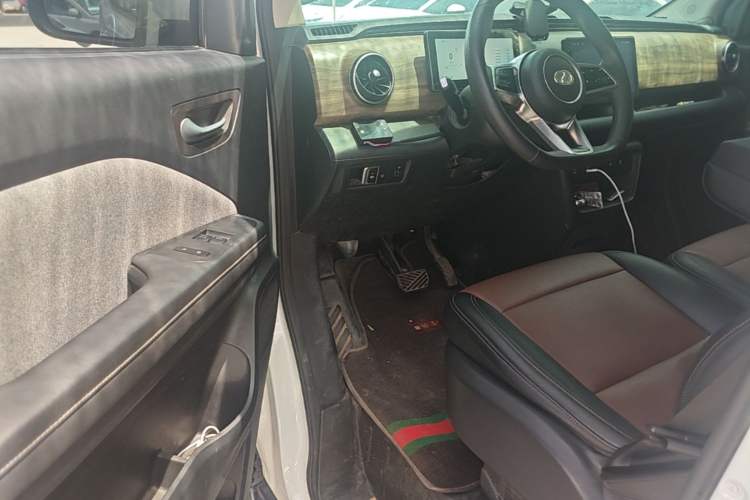 Used Ruichi EC75 2025 Model Passenger Vehicle Smart Driving Ultra-Charging Edition, Pioneer Type I, 52.16 kWh Driver Seat