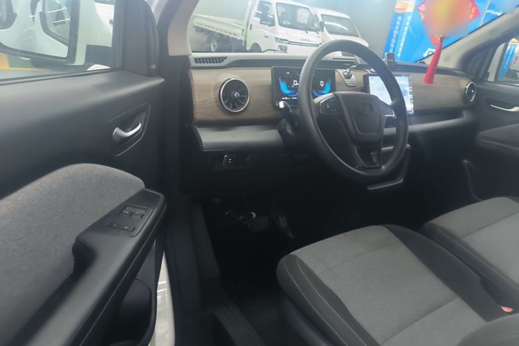 Used Ruichi EC75 2025 Model Passenger Vehicle Smart Driving Ultra-Charging Edition, Pioneer Type I, 52.16 kWh Driver Seat