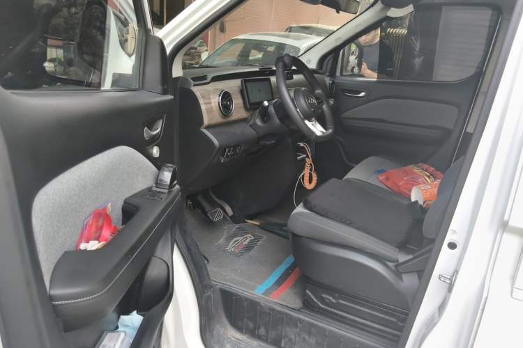 Used Ruichi EC75 2025 Model Passenger Vehicle Smart Driving Ultra-Charging Edition, Pioneer Type I, 52.16 kWh Driver Seat