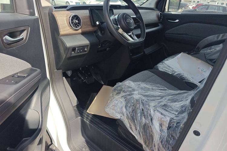 Used Ruichi EC75 2025 Model Passenger Vehicle Smart Driving Ultra-Charging Edition, Pioneer Type I, 52.16 kWh Driver Seat