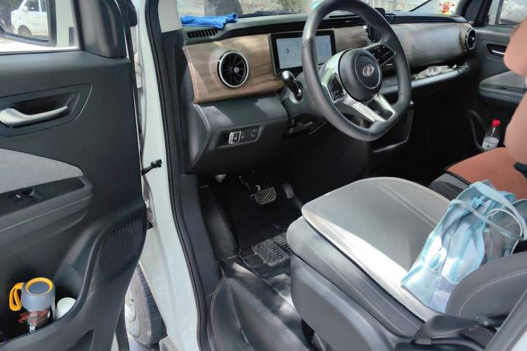 Used Ruichi EC75 2025 Model Passenger Vehicle Smart Driving Ultra-Charging Edition Superior I 52.16 kWh Driver Seat