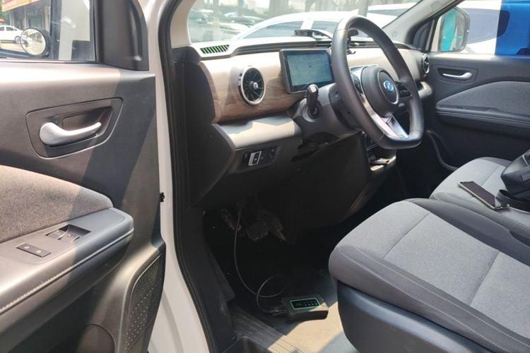 Used Ruichi EC75 2025 Model Passenger Vehicle Smart Driving Ultra-Charging Edition, Pioneer Type I, 52.16 kWh Driver Seat