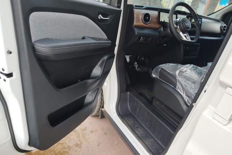 Used Ruichi EC75 2025 Model Freight Vehicle Smart Driving Ultra-Charging Edition Superior I 52.16 kWh Driver Seat