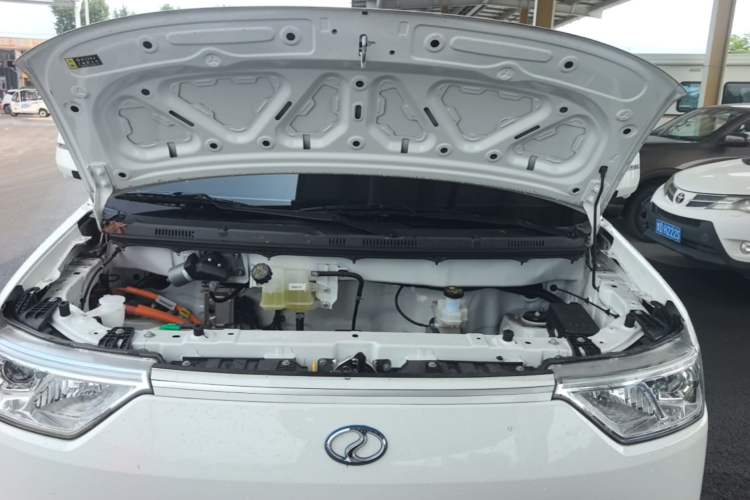 Used Ruichi EC75 2025 Model Freight Vehicle Smart Driving Ultra-Charging Edition Superior I 52.16 kWh Engine Bay