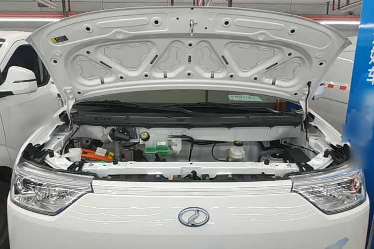 Used Ruichi EC75 2025 Intelligent Driving Ultra-Charging Version Pioneer II Type 50.1 kWh Engine Bay