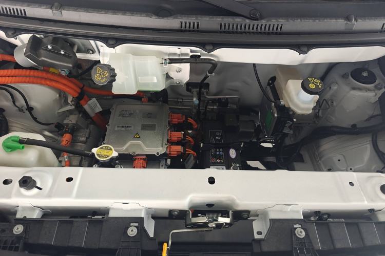 Used Ruichi EC75 2025 Model Passenger Vehicle Smart Driving Ultra-Charging Edition Pioneer II 50.1 kWh Engine Bay