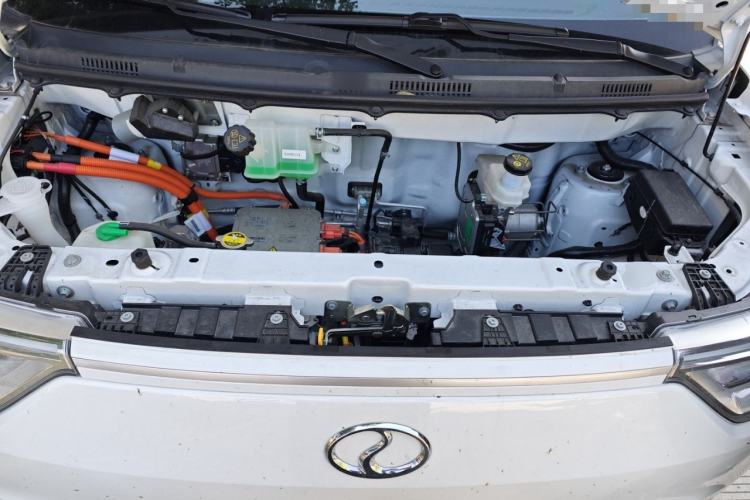 Used Ruichi EC75 2025 Model Passenger Vehicle Smart Driving Ultra-Charging Edition, Pioneer Type I, 52.16 kWh Engine Bay