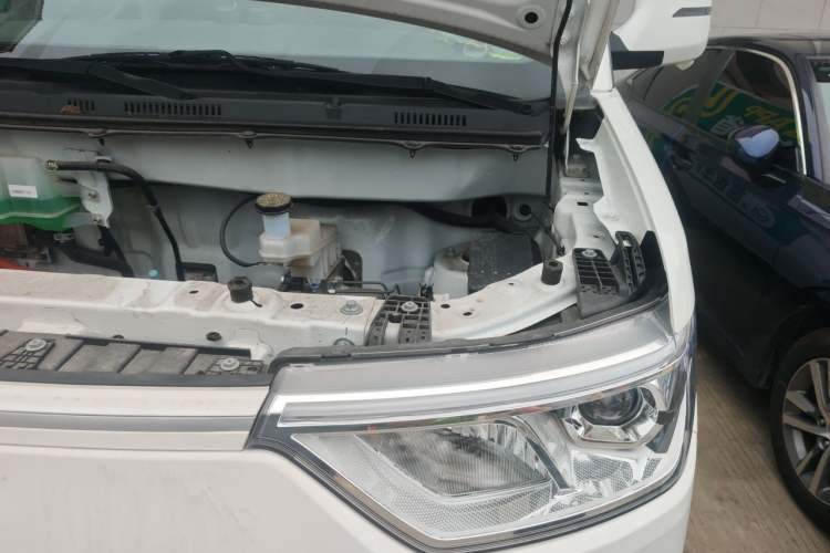 Used Ruichi EC75 2025 Intelligent Driving Ultra-Charging Version Pioneer II Type 50.1 kWh Engine Bay Left