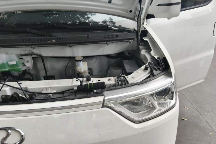 Used Ruichi EC75 2025 Model Passenger Vehicle Smart Driving Ultra-Charging Edition, Pioneer Type I, 52.16 kWh Engine Bay Left