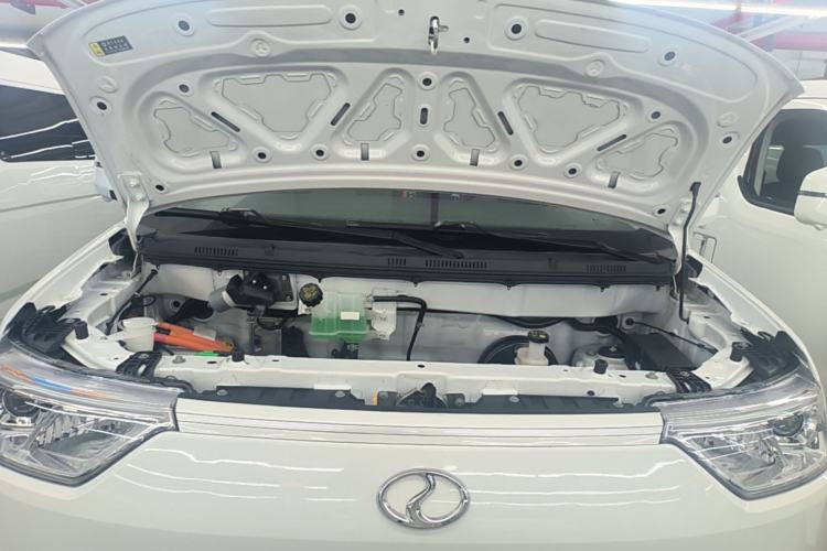 Used Ruichi EC75 2025 Model Passenger Vehicle Smart Driving Ultra-Charging Edition, Pioneer Type I, 52.16 kWh Engine Bay