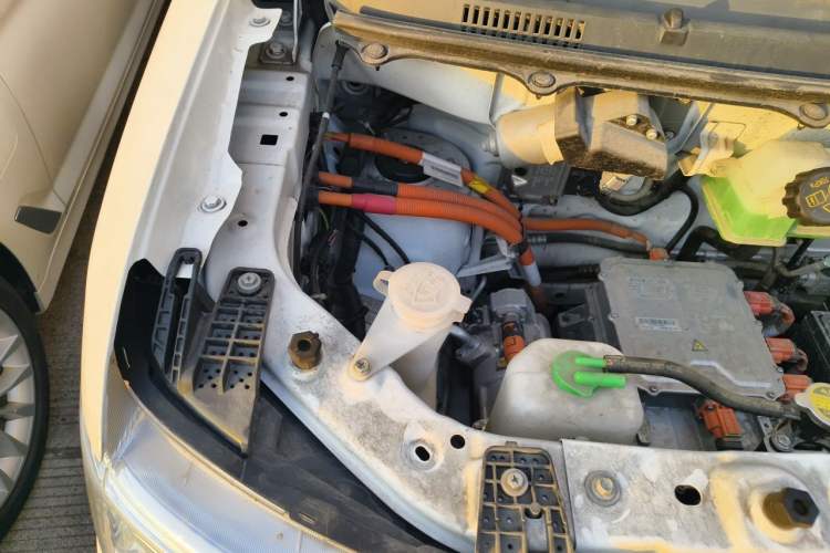 Used Ruichi EC75 2025 Intelligent Driving Ultra-Charging Version Pioneer II Type 50.1 kWh Engine Bay Right
