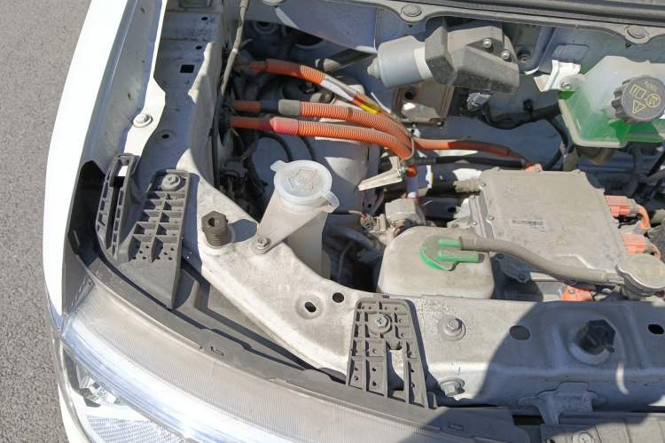 Used Ruichi EC75 2025 Ultra-Charging Version Pioneer II Type 50.1 kWh Engine Bay Right