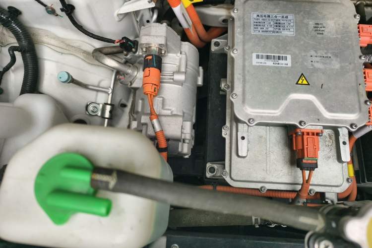 Used Ruichi EC75 2025 Model Passenger Vehicle Smart Driving Ultra-Charging Edition Superior I 52.16 kWh Engine Bay Right