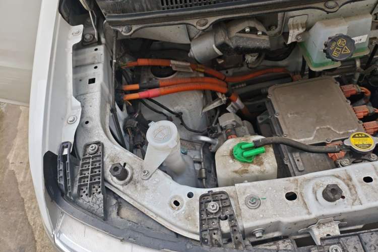 Used Ruichi EC75 2025 Model Passenger Vehicle Smart Driving Ultra-Charging Edition, Pioneer Type I, 52.16 kWh Engine Bay Right