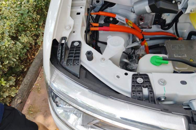 Used Ruichi EC75 2025 Model Freight Vehicle Smart Driving Ultra-Charging Edition Superior I 52.16 kWh Engine Bay Right