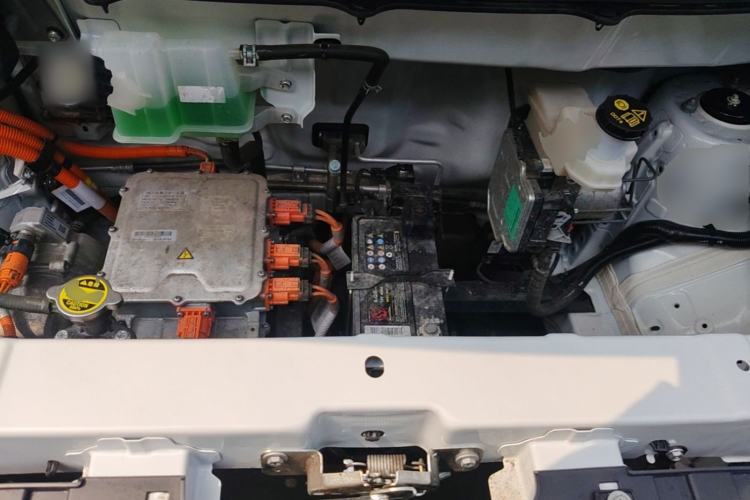 Used Ruichi EC75 2025 Model Passenger Vehicle Smart Driving Ultra-Charging Edition, Pioneer Type I, 52.16 kWh Engine Bay