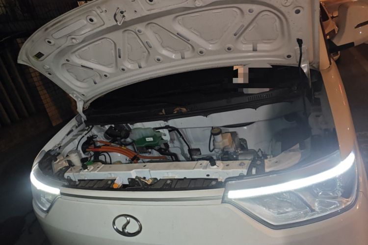 Used Ruichi EC75 2025 Model Passenger Vehicle Smart Driving Ultra-Charging Edition Superior I 52.16 kWh Engine Bay