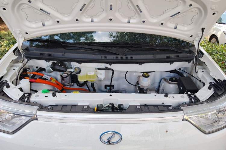Used Ruichi EC75 2025 Model Freight Vehicle Smart Driving Ultra-Charging Edition Superior I 52.16 kWh Engine Bay