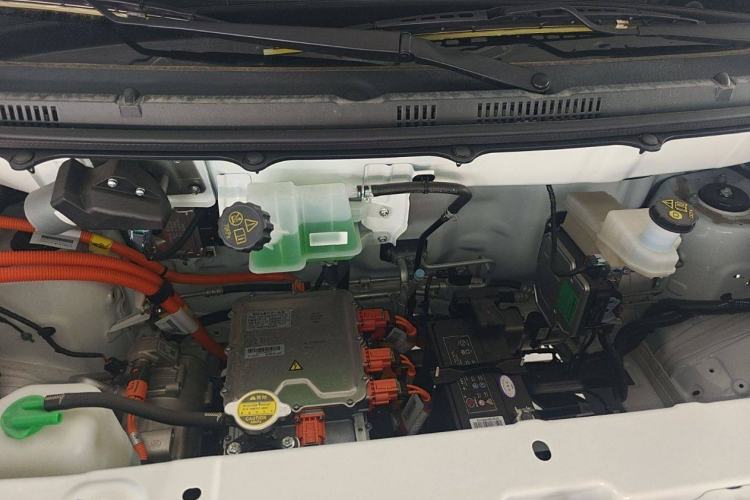 Used Ruichi EC75 2025 Model Passenger Vehicle Smart Driving Ultra-Charging Edition, Pioneer Type I, 52.16 kWh Engine Bay