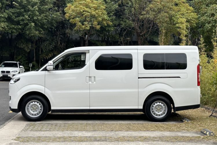 Used Ruichi EC75 2025 Model Passenger Vehicle Smart Driving Ultra-Charging Edition Superior I 52.16 kWh Exterior 2